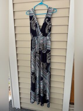 Renee C Sleeveless V-Neck Paisley Maxi Dress in Navy, size Small